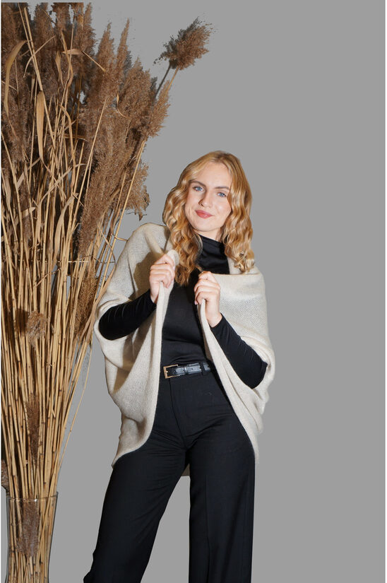 Adīta kidmohēras jaka šampanieša tonī